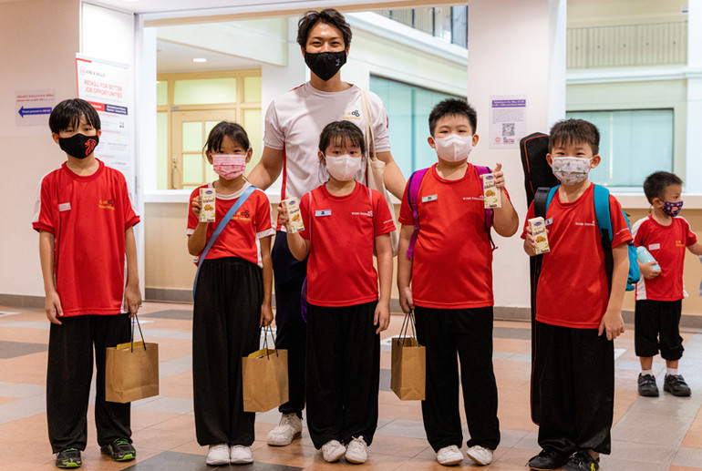 Vinamilk đồng hành với các hoạt động cộng đồng tại Singapore để quảng bá cho thương hiệu và sản phẩm. Vinamilk xuất khẩu sữa tươi tiệt trùng chứa tổ yến đầu tiên đi Singapore -0