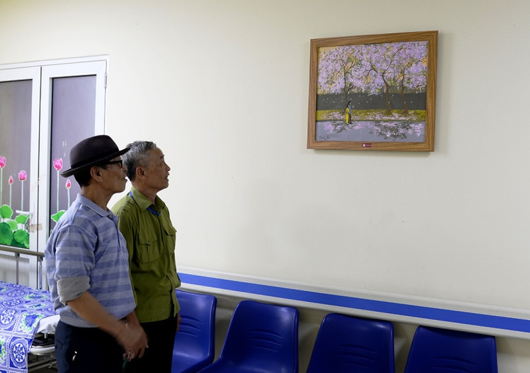 Quỹ tranh Butta Sweet Life trao tặng 35 bức tranh cho Bệnh viện Châm cứu Trung ương -0