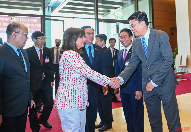 Chủ tịch Quốc hội Vương Đình Huệ tiếp Tổng thống Hy Lạp Katerina Sakellaropoulou -0