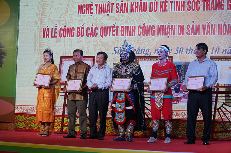 Trao thưởng Liên hoan nghệ thuật Dù kê tỉnh Sóc Trăng 2020. Kỷ niệm 100 năm nghệ thuật sân khấu Dù kê và công bố các di sản văn hóa phi vật thể của tỉnh Sóc Trăng -0