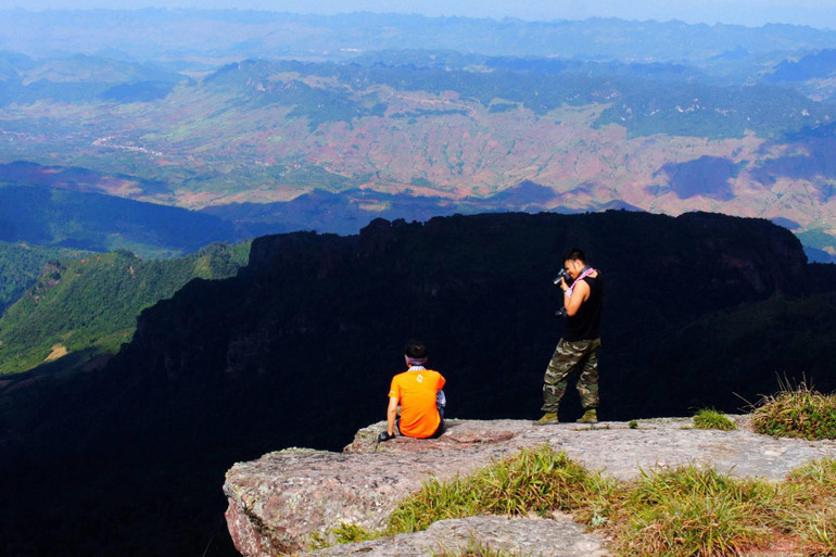 Theo dấu chân đoàn quân Tây Tiến, chinh phục đỉnh Pha Luông mùa lá phong -0