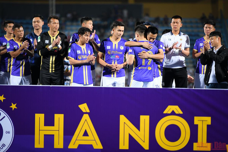 CLB Hà Nội giành chiến thắng đậm trong ngày chia tay Quang Hải -0