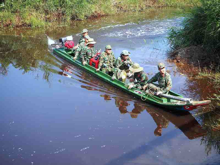 Nóng bỏng rừng tràm Cà Mau -0