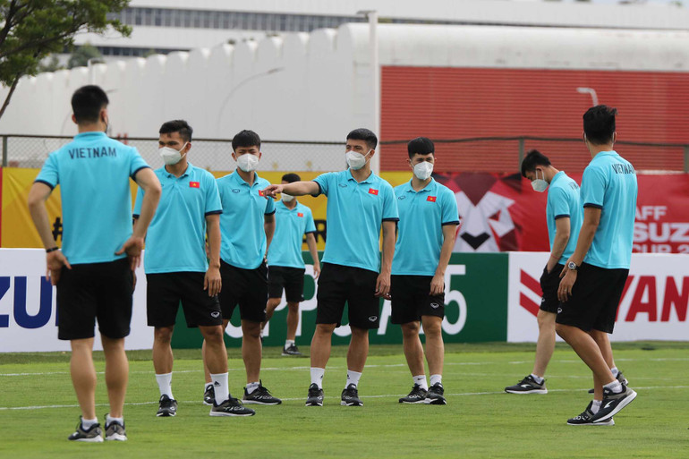 Tuyển Việt Nam thăm quan sân Bishan, làm quen không gian thi đấu trước trận khai màn -4