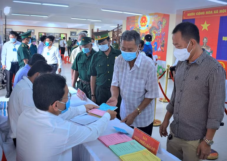 Đi bầu cử nơi địa đầu cực nam Tổ quốc -0