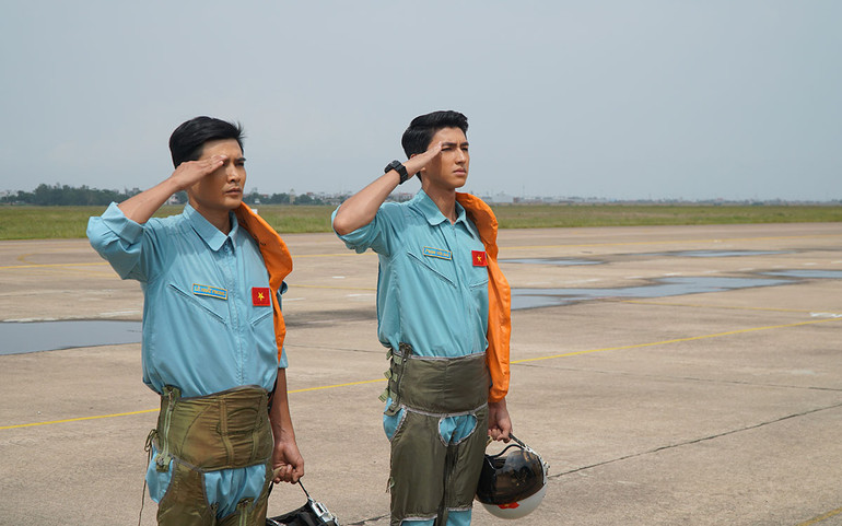 Những tình yêu “hơn cả bầu trời” trong bộ phim về những chàng học viên sĩ quan Không quân -0