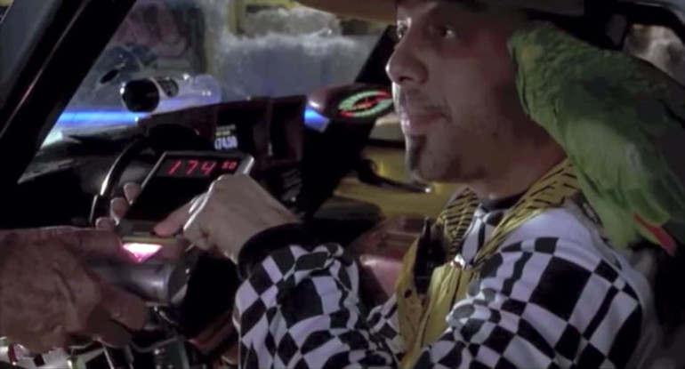 Phim khoa học viễn tưởng "Back to the Future II" (1989) đã đưa ra một số dự đoán tưởng như hoang đường về công nghệ vào năm 2015, nhưng một số dự đoán bây giờ đã trở nên quen thuộc một cách kỳ lạ, đó là bảo mật sinh trắc học. Trong ảnh, nhân vật phản diện Biff Tannen trả tiền taxi chỉ bằng dấu tay. Ảnh: Universal Pictures. Những phát minh được hiện thực hóa từ khoa học viễn tưởng -0