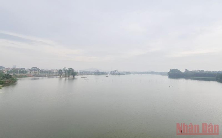 Đầm Vạc sẽ được nạo vét làm sạch trong thời gian tới. (Ảnh: Hà Hồng Hà) a3_ho_dam_vac_se_duoc_xu_ly_trie-1649391147125.jpg