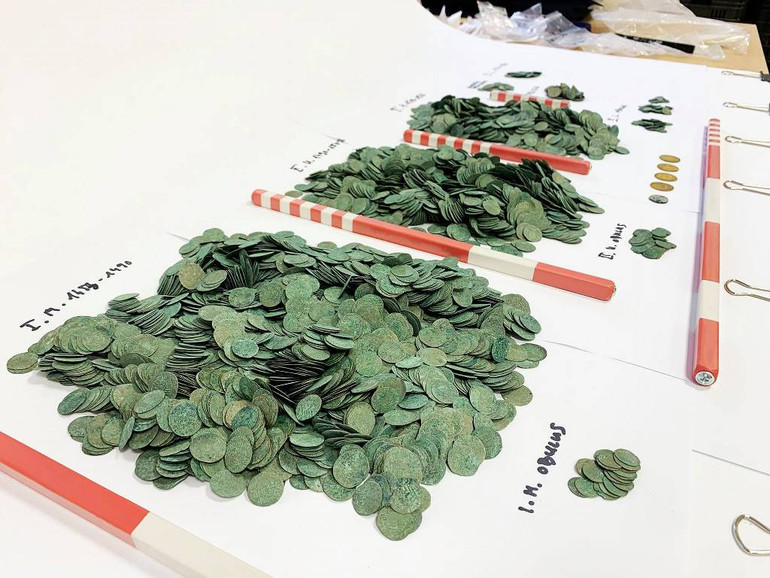 Phát hiện kho tiền vàng cuối thời trung cổ ở Hungary -0