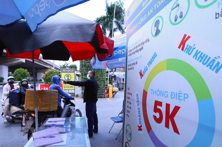 Xe khách liên tỉnh được hoạt động trở lại, bến xe Hà Nội vẫn vắng vẻ -0