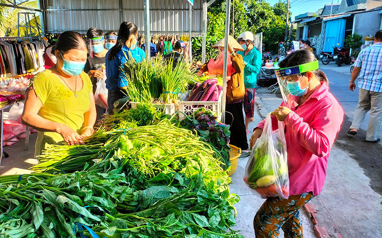 Châu Đốc mở gian hàng 0 đồng giúp người nghèo -0