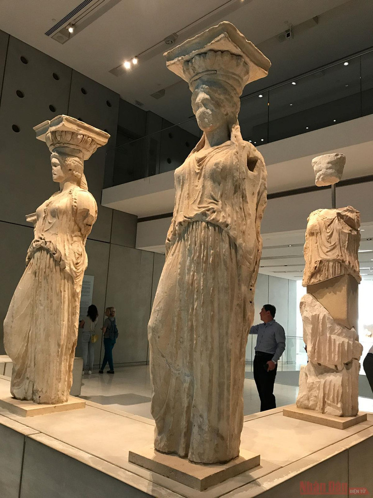 Kỳ 1: Nơi những vị thần vẫn ngự trị trên đỉnh thiêng -0