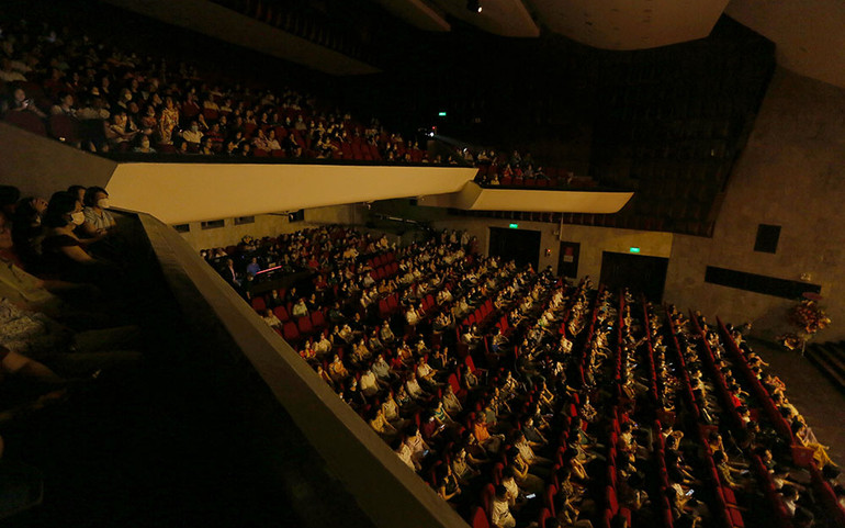 Khán giả lấp đầy ghế trống trong đêm nhạc của NSƯT Phạm Phương Thảo -0