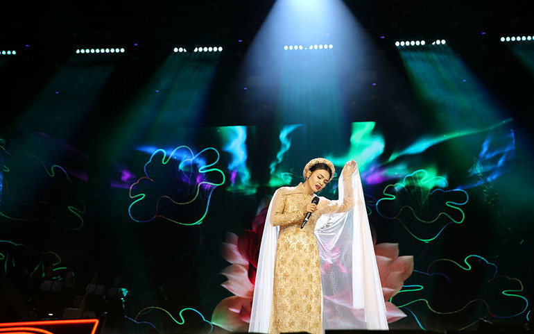 Khán giả lấp đầy ghế trống trong đêm nhạc của NSƯT Phạm Phương Thảo -0