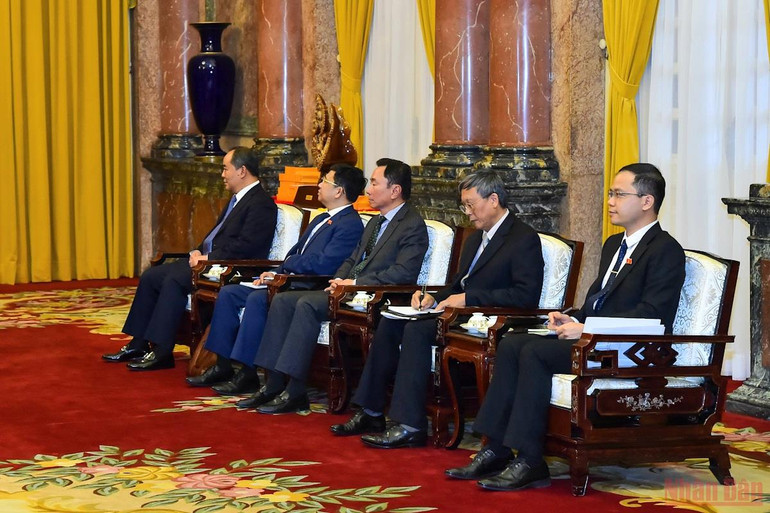 Chủ tịch nước Nguyễn Xuân Phúc tiếp Chủ tịch Hạ viện Cộng hòa Ấn Độ  -0