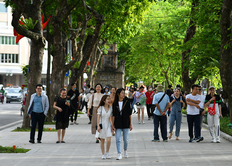 Hồ Hoàn Kiếm “thay” áo mới -0