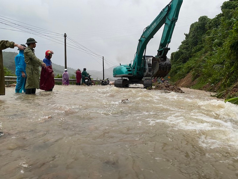Các tuyến quốc lộ qua Quảng Bình ảnh hưởng nặng nề do mưa lũ -0