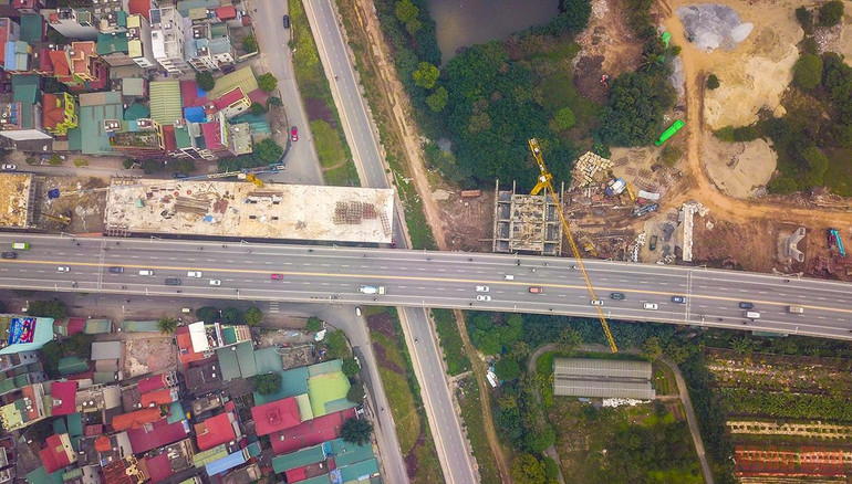 Đẩy nhanh tiến độ thi công cầu Vĩnh Tuy 2 trong năm 2022 -0