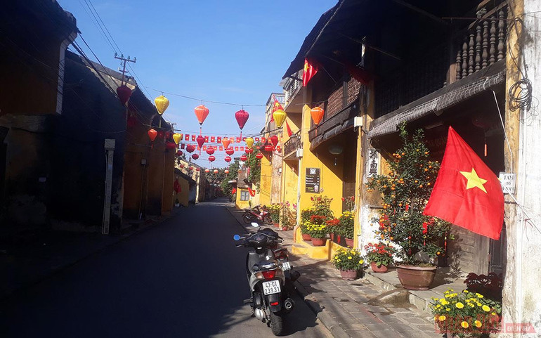 Dạo phố cổ Hội An vắng vẻ mồng một Tết -3