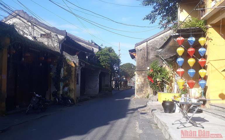 Dạo phố cổ Hội An vắng vẻ mồng một Tết -2