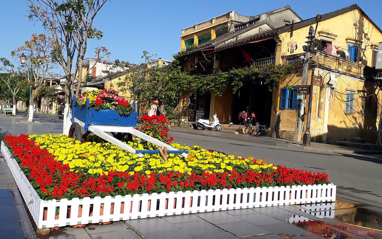 Dạo phố cổ Hội An vắng vẻ mồng một Tết -0