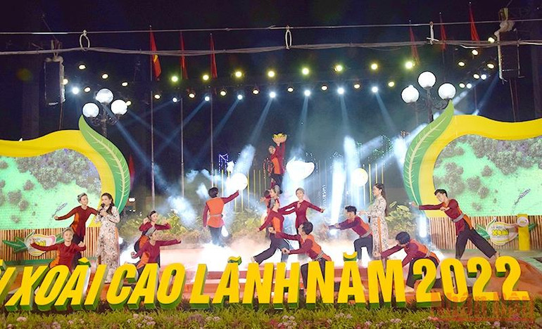 Biểu diễn nghệ thuật tại đêm khai mạc Lễ hội xoài Cao Lãnh. Lần đầu tổ chức Lễ hội xoài Cao Lãnh tại Đồng Tháp -0