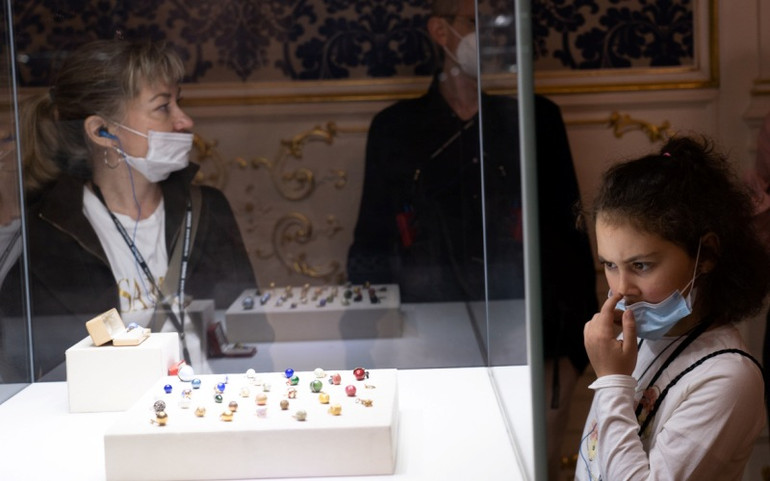 Nga lo ngại tình trạng gia tăng trẻ em mắc Covid-19 -0