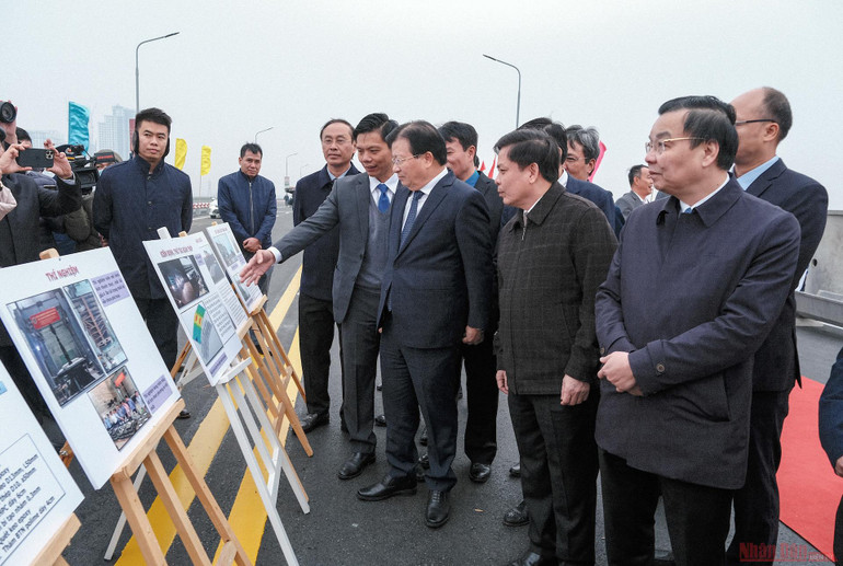 Cầu Thăng Long chính thức thông xe sau gần năm tháng sửa chữa -0