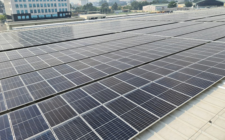 Những tấm pin năng lượng mặt trời tại công trình có tổng công suất 1,1 MWp. Khánh thành công trình điện mặt trời áp mái đầu tiên tại sân bay Tân Sơn Nhất -0