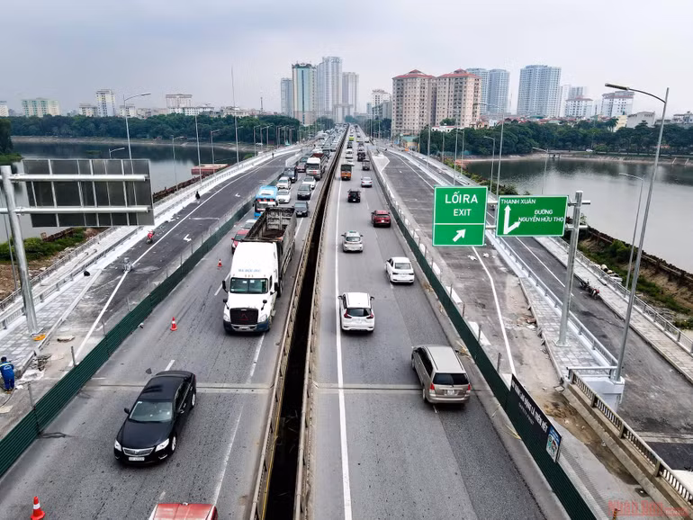 Cận cảnh cầu vượt thấp hồ Linh Đàm trước ngày khánh thành -0