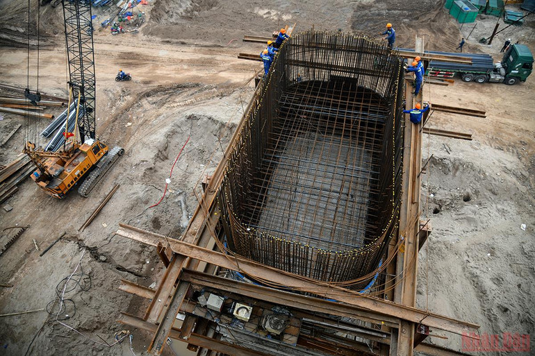 Đẩy nhanh tiến độ thi công cầu Vĩnh Tuy 2 trong năm 2022 -0