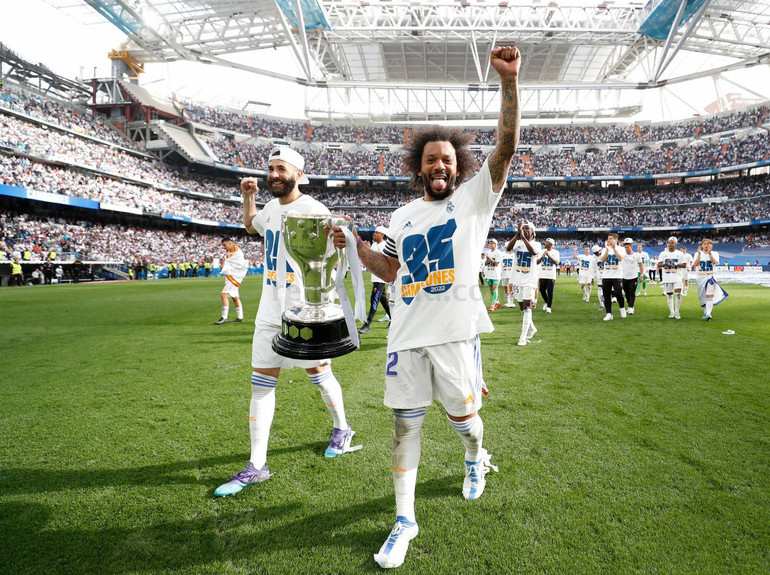 Cận cảnh “biển người” chào đón đương kim vô địch Real Madrid -0