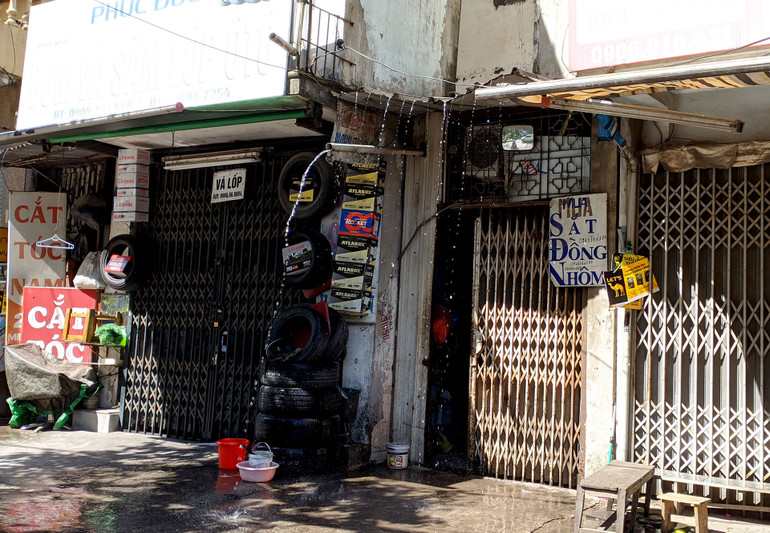 Người dân Hà Nội vất vả mưu sinh dưới trời nóng 40 độ C -0