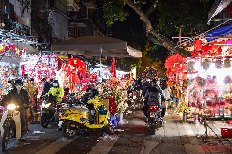 Hà Nội “thay áo mới” rực rỡ đón Xuân Nhâm Dần 2022 -0