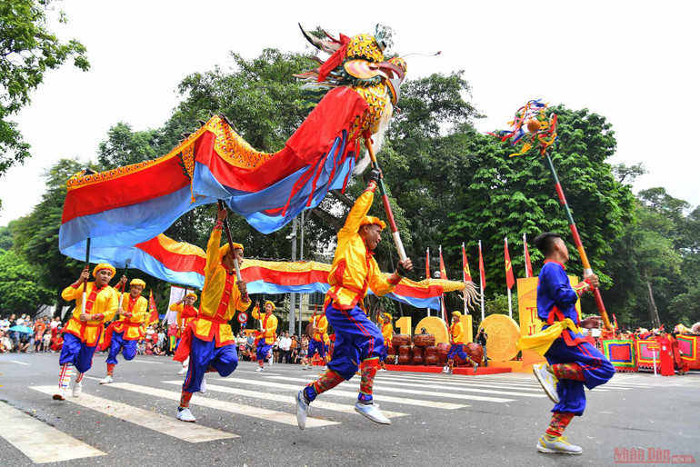 Rực rỡ sắc màu tại Liên hoan nghệ thuật Múa Rồng Hà Nội -0