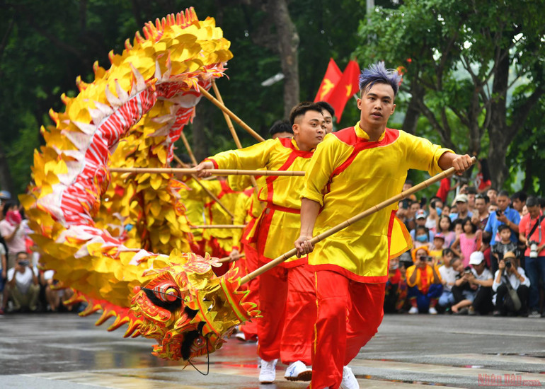 Rực rỡ sắc màu tại Liên hoan nghệ thuật Múa Rồng Hà Nội -0