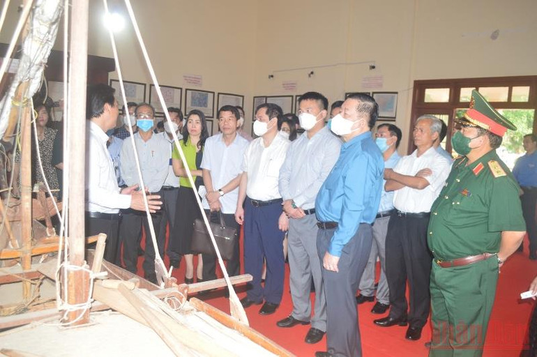 Lý Sơn cần gắn xây dựng quốc phòng, an ninh với phát triển kinh tế-xã hội -0