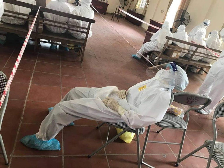 Nắng nóng không làm khó được tinh thần các chiến sĩ áo trắng -1