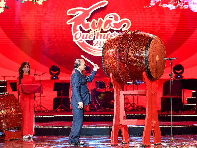 Chủ tịch nước Nguyễn Xuân Phúc dự chương trình Xuân Quê hương 2022 -5