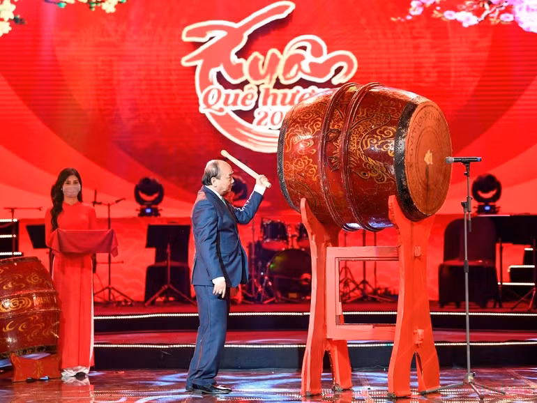 Chủ tịch nước Nguyễn Xuân Phúc dự chương trình Xuân Quê hương 2022 -5