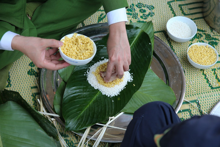 Bánh chưng của người lính cứu hỏa đón Tết xa nhà -1