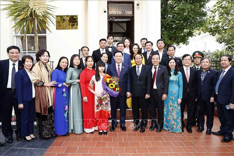 Chủ tịch Quốc hội ủng hộ ý tưởng về mạng lưới sáng kiến của người Việt ở Anh -0