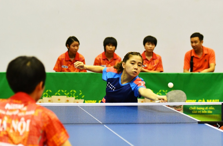 “Hoa khôi” bên bàn bóng -0