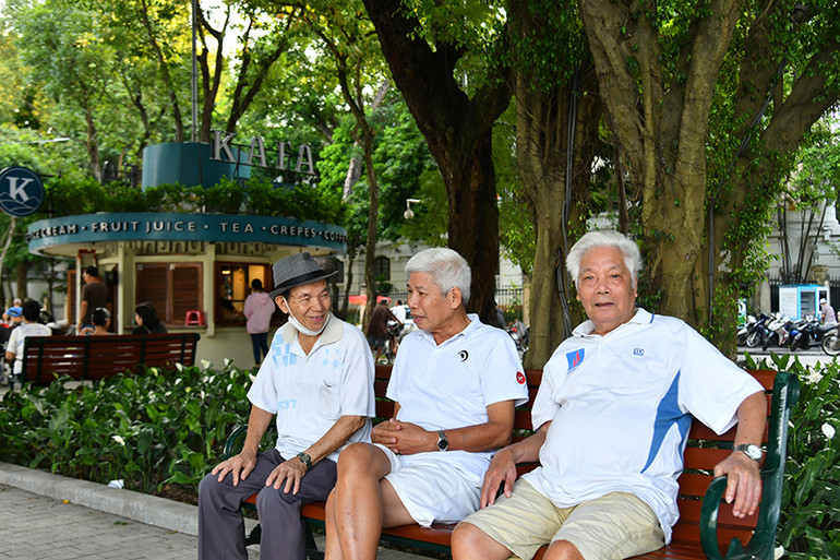 Hồ Hoàn Kiếm “thay” áo mới -0