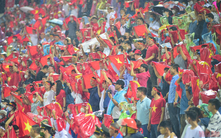 Người hâm mộ vỡ òa tại “chảo lửa” Việt Trì -0
