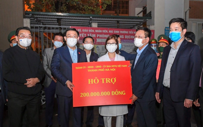 Thường trực Thành ủy Hà Nội kiểm tra đột xuất công tác chống dịch tại quận Nam Từ Liêm -0