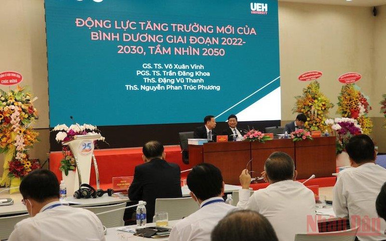 Hội thảo diễn ra với 4 nhóm chuyên đề. Bình Dương sẽ tiếp tục phát triển bền vững theo hướng đô thị thông minh, văn minh, hiện đại -0