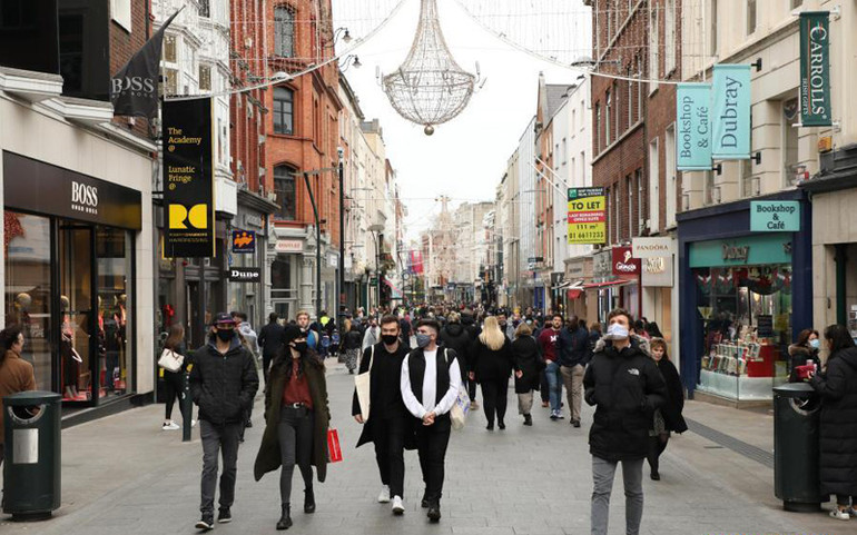 Châu Âu kêu gọi thắt chặt biện pháp chống Covid-19 mùa du lịch cuối năm -0