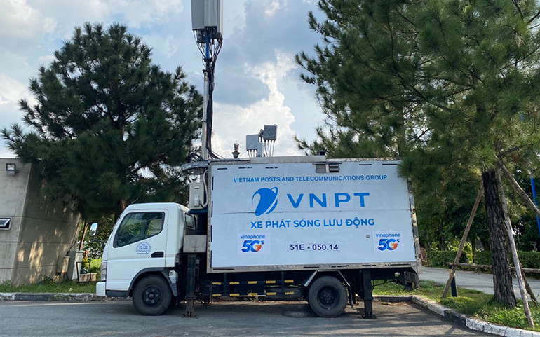 Trạm phát sóng VinaPhone 5G tại sự kiện. VNPT phát sóng 5G VinaPhone phục vụ sự kiện vinh danh Top 7 Cộng đồng thông minh thế giới ICF -0