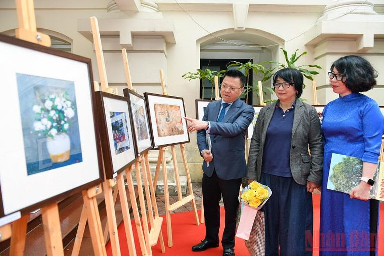 Kỷ niệm 25 năm ngày Báo Nhân Dân hằng tháng ra số đầu -0